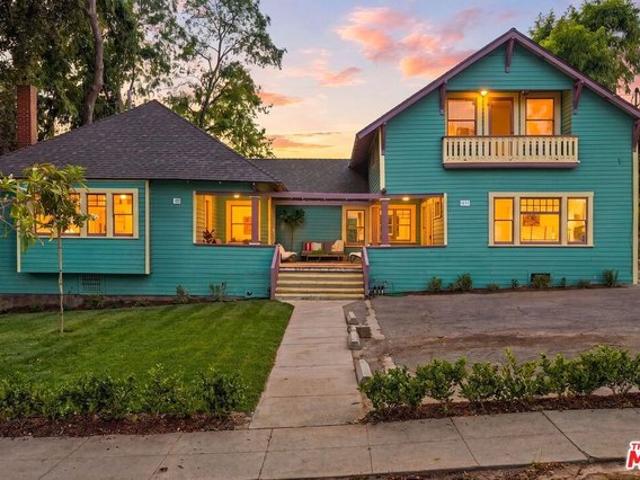 Townhouse for sale in Canoga Park, California
