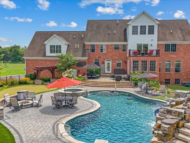 House for sale in Mchenry, Illinois