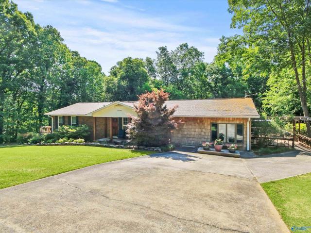 House for sale in Guntersville, Alabama