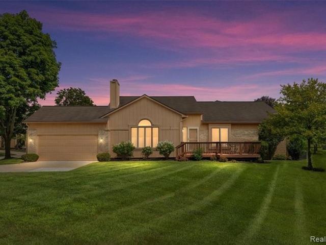 Condo for sale in Commerce Township, Michigan