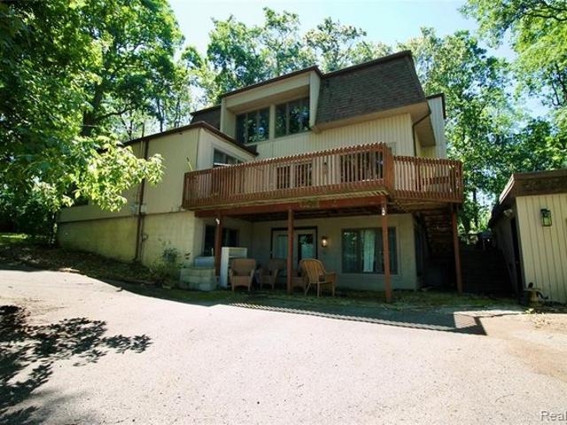 House for sale in Fenton, Michigan