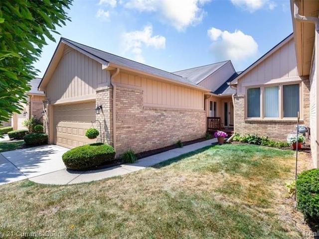 Condo for sale in Commerce Township, Michigan
