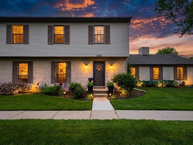 Townhouse for sale in Harrison Township, Michigan