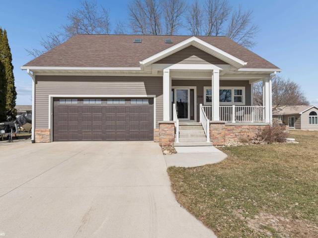 House for sale in Clear Lake, Cerro Gordo County