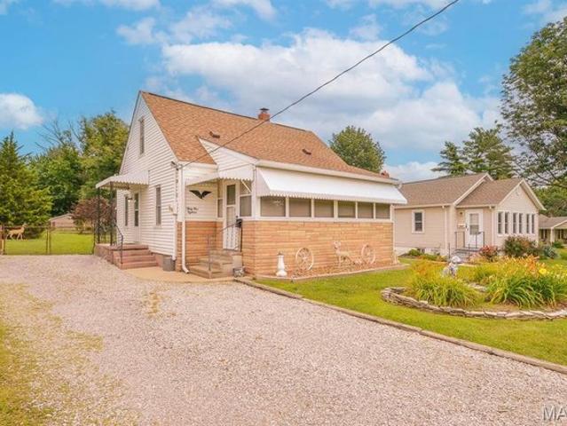 House for sale in Alton, Illinois
