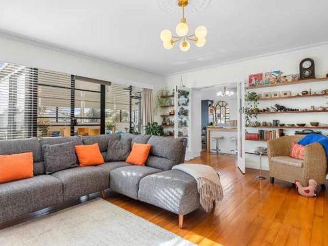 House for sale in Chaslands, Canterbury