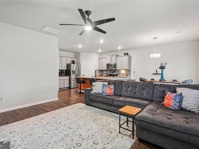 House for sale in Twin Lakes, Hoschton