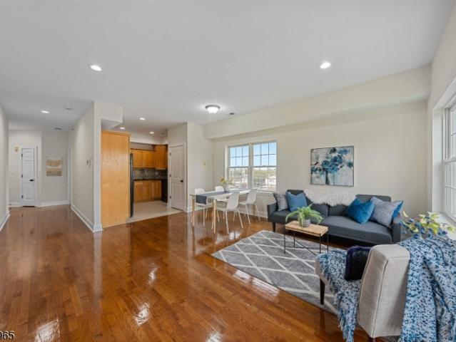 Condo for sale in Elizabeth, Union County