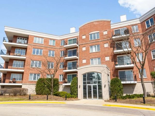 Condo for sale in Buffalo Grove, Illinois