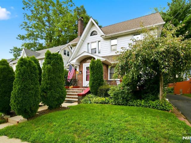 House for sale in Teaneck, New Jersey
