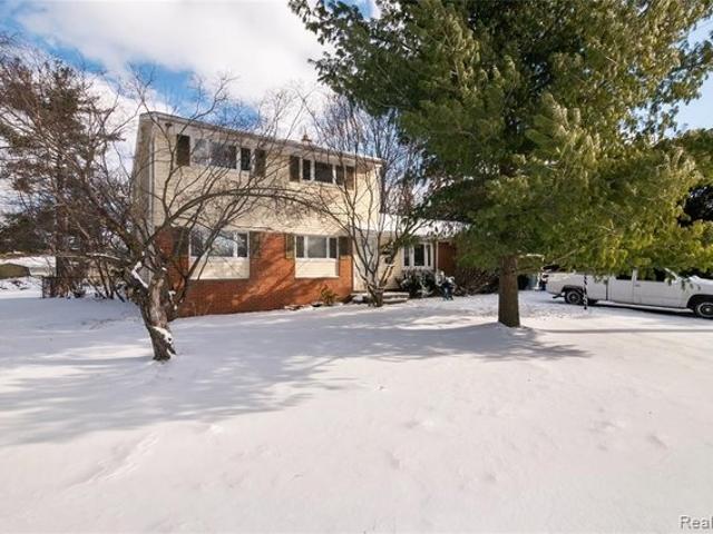 House for sale in Waterford, Michigan