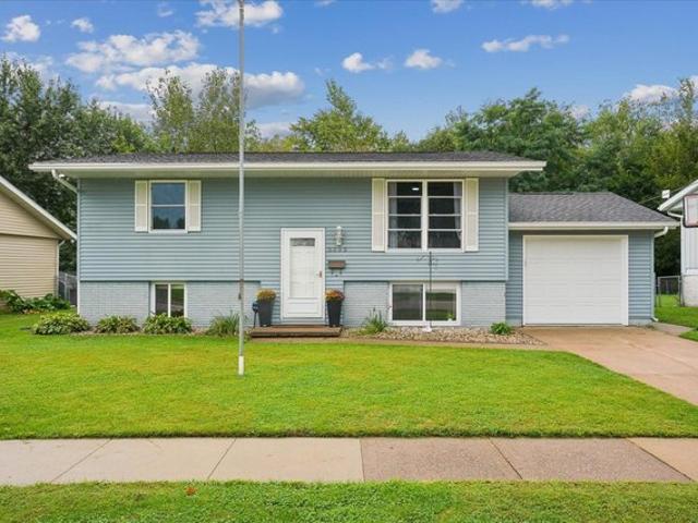 House for sale in Dubuque, Dubuque County