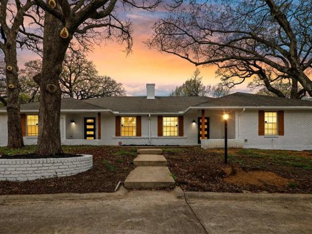 House for sale in Pantego, Texas