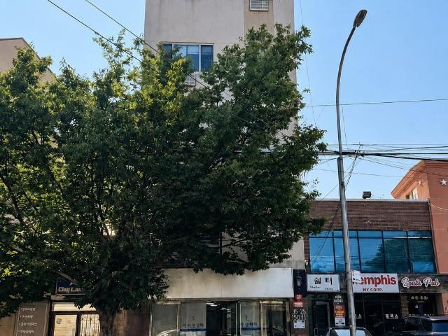 House for sale in Queens, Arverne