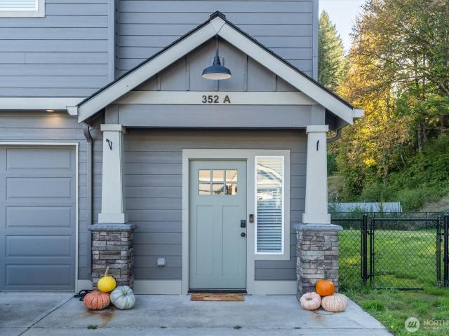House for sale in Castle Rock, Cowlitz County