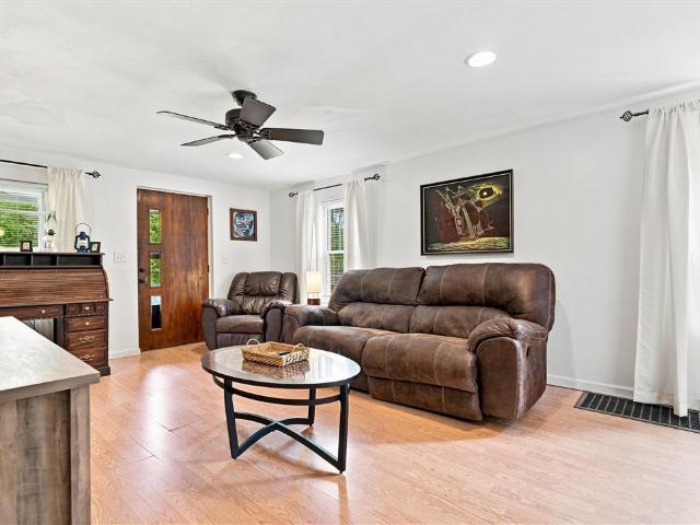 House for sale in Edinburg, Pennsylvania