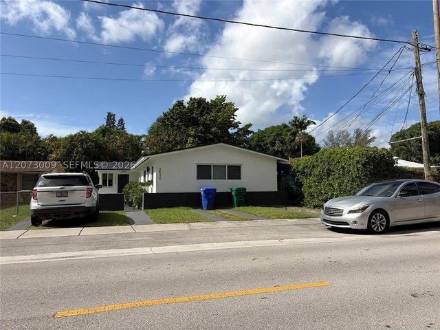 House for sale in The Pines, Miami