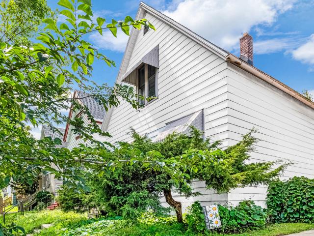 House for sale in Arlington Heights, Milwaukee