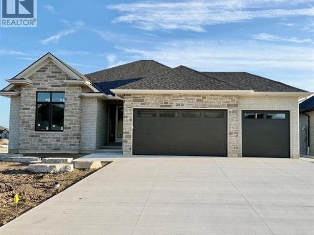 House for sale in Plympton–wyoming, Ontario