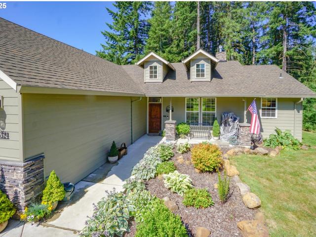 House for sale in La Center