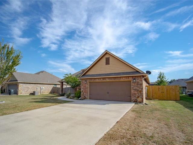 House for sale in Heritage Crossing, Durant