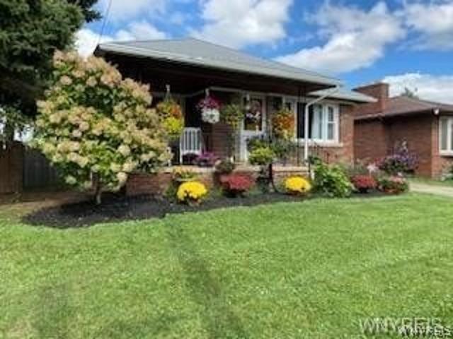 House for sale in City of Niagara Falls, Niagara County
