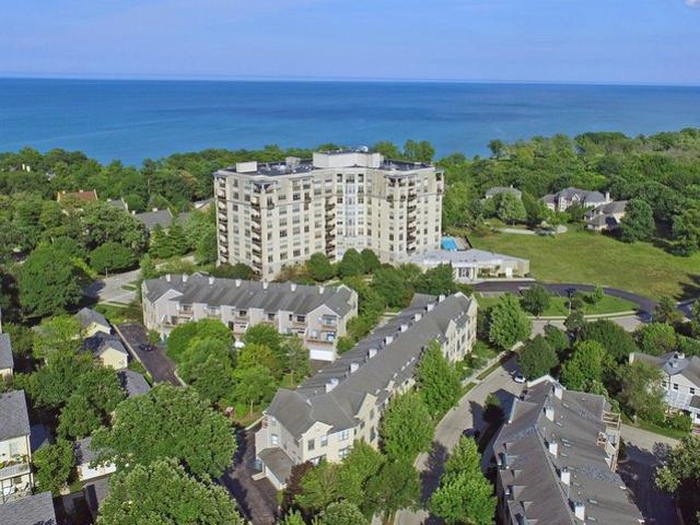 Condo for sale in Highland Park, Illinois