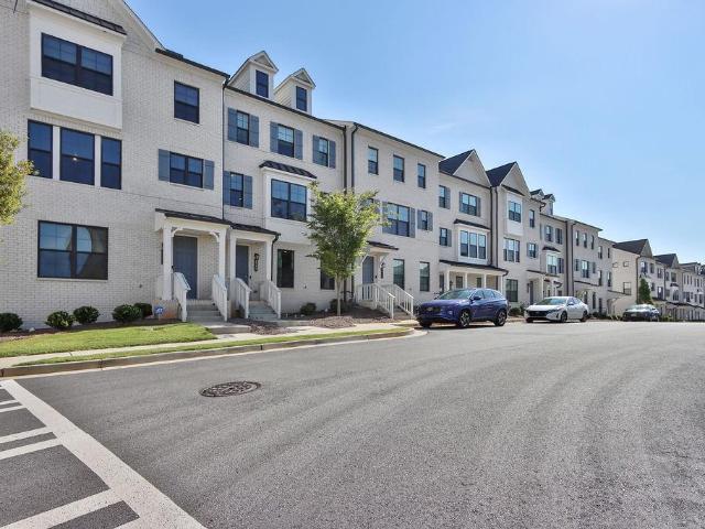 Townhouse for sale in Duluth, Georgia