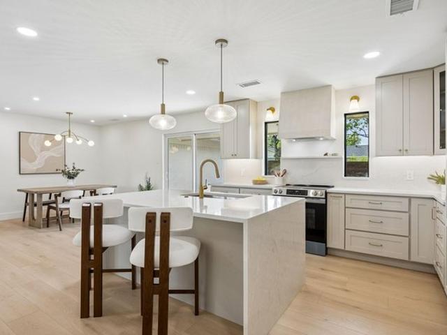 House for sale in Farmers Branch, Texas