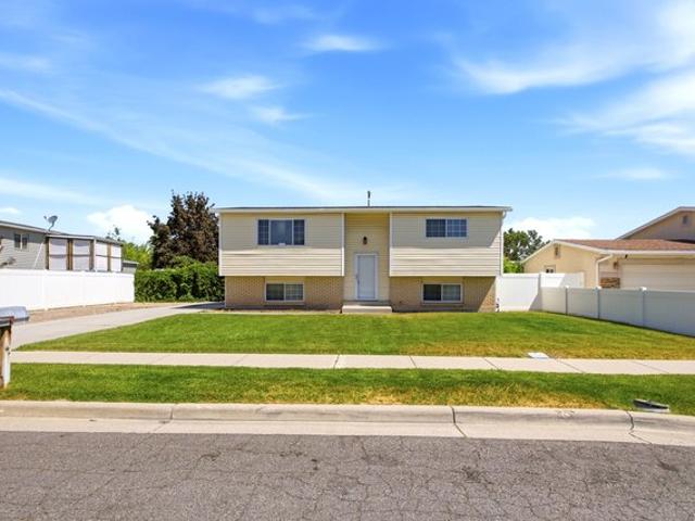 House for sale in West Valley City, Utah