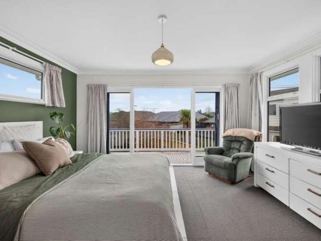 House for sale in Chaslands, Canterbury