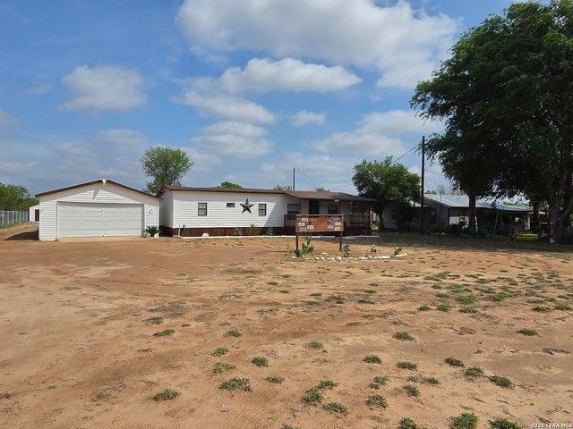 House for sale in Carrizo Springs, Texas