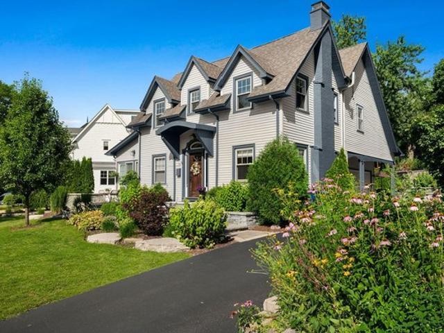 House for sale in Clarendon Hills, Illinois