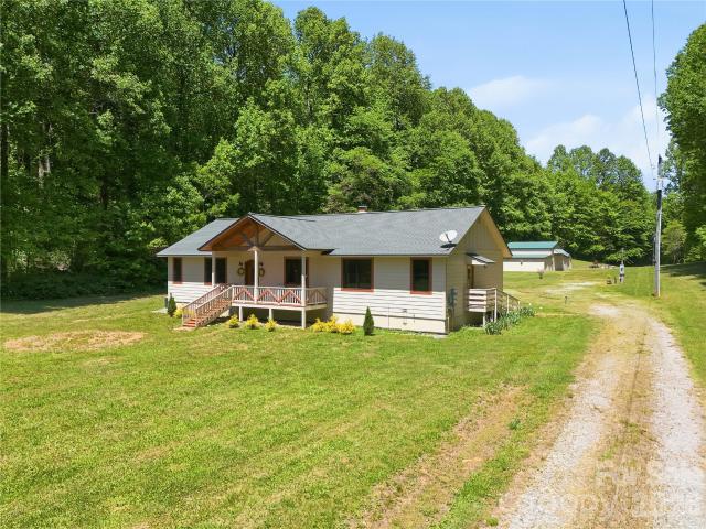 House for sale in Saluda, North Carolina