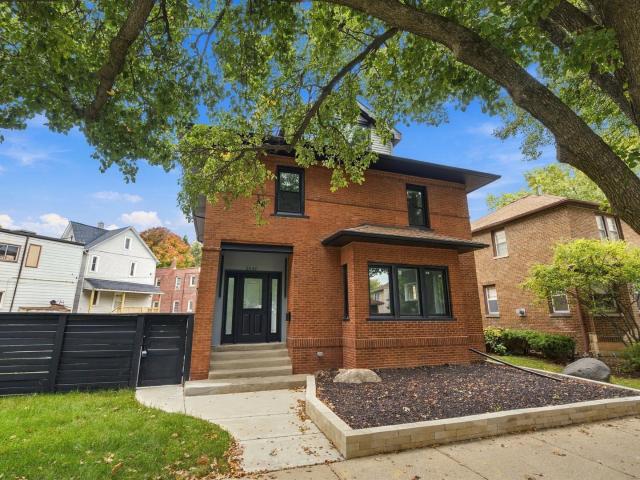House for sale in Eight Corners, Brookfield