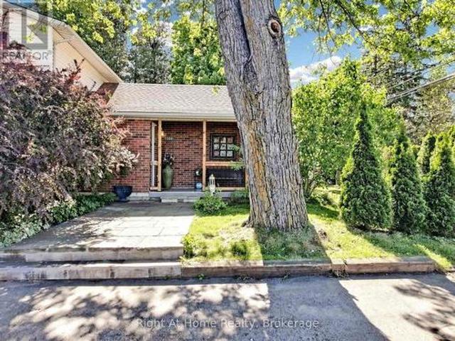 House for sale in Ancaster, Ontario