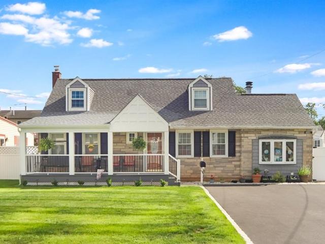 House for sale in Avenel, New Jersey