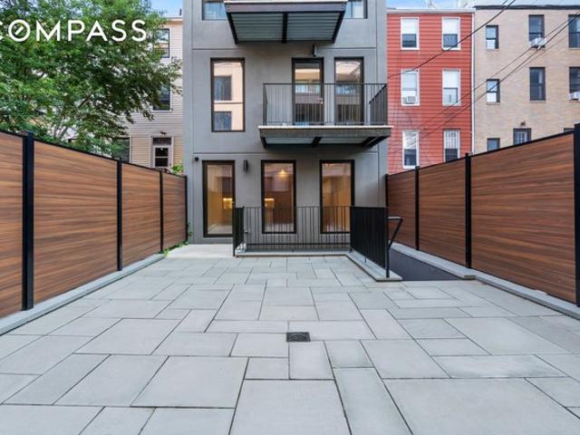 Condo for sale in Arverne, New York