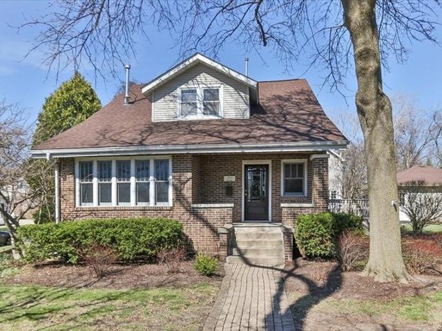 House for sale in Glen Ellyn, Illinois