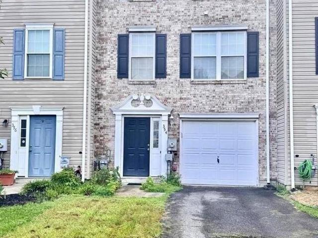 Townhouse for rent in Newark