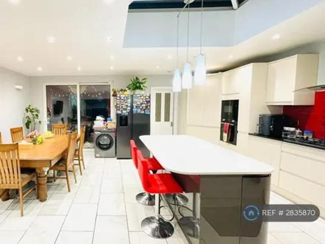House for rent in Charlton, Greater London