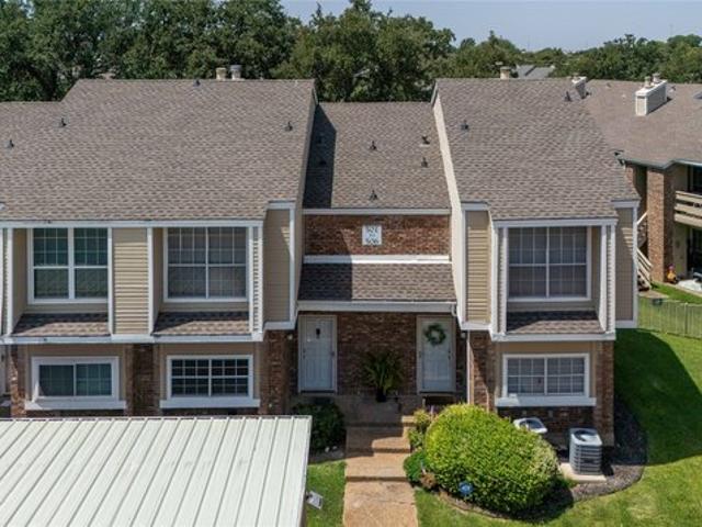 Townhouse for sale in Carrollton, Texas