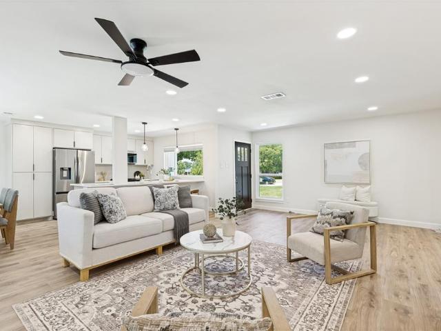 House for sale in Farmers Branch, Texas