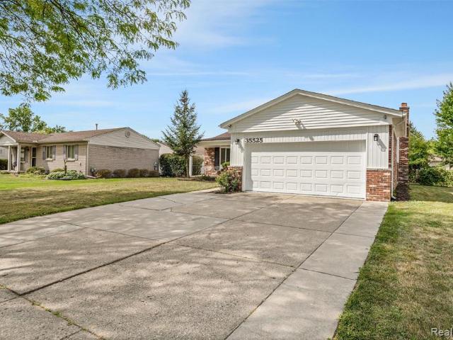 House for sale in Sterling Heights, Macomb County