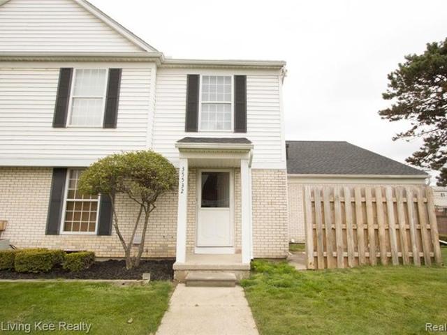 Townhouse for sale in Clinton Township, Michigan