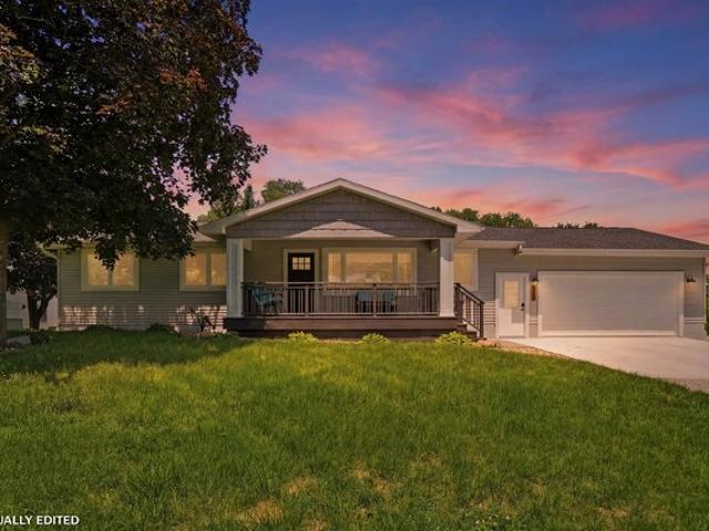 House for sale in Waterloo, Iowa