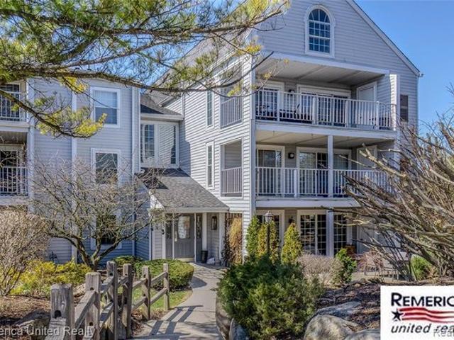 Condo for sale in Waterford, Michigan