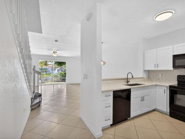 Townhouse for sale in Riviera Beach, Florida