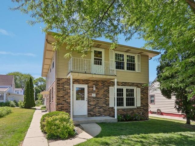 House for sale in Greenfield Park, Wisconsin