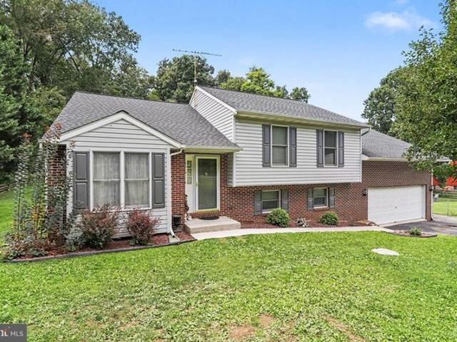 House for sale in Abbottstown, Pennsylvania
